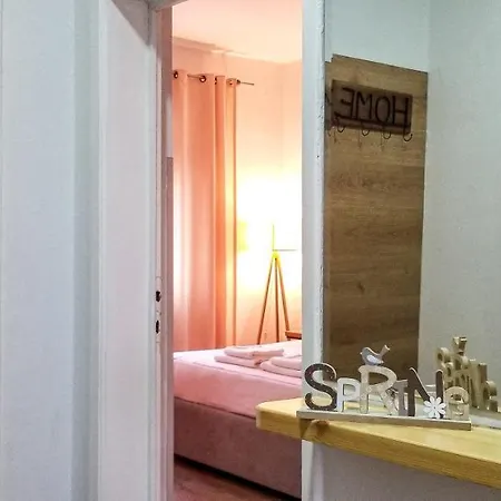 Spacious And Cozy - Ajia 티라나