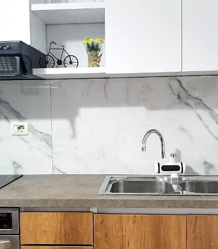 Apartmán Spacious And Cozy - Ajia Tirana