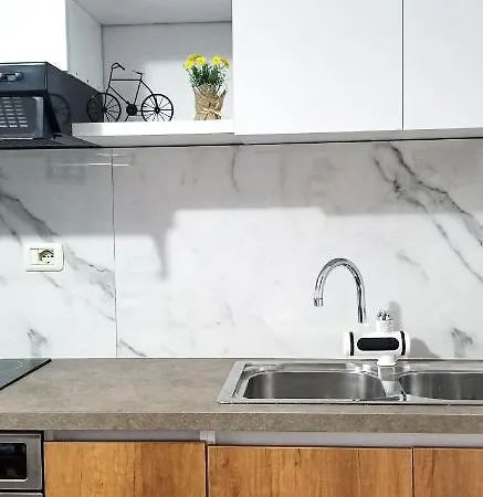 Apartman Spacious And Cozy - Ajia Tirana